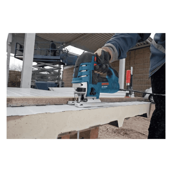 Bosch GST 150 BCE Jigsaw in Action: Precision Wood Cutting with Professional Power Tool