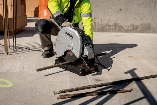 Metabo Metal Chop Saw CS 24-355 S Cutting Rebar | Worker in Action