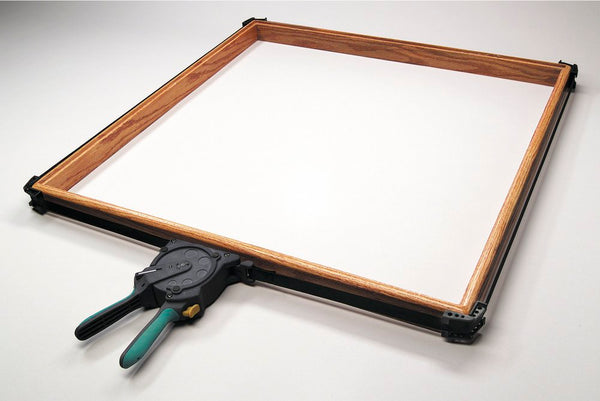 WOLFCRAFT ONE-HAND FRAME CLAMP - 3681000: Securely clamping frames with ease. One-hand operation for perfect alignment.