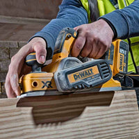 DEWALT 18V Brushless Planer: Cordless Power Tool for Woodworking & Carpentry - DCP580NT-XJ