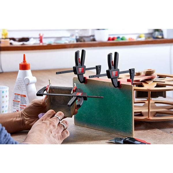 BESSEY ONE-HANDED CLAMP EZS - Clamping woodworking project with BESSEY clamp