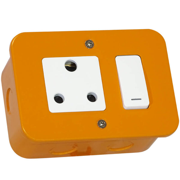 Major Tech VETi 1 - Industrial Single Switched RSA Socket Outlet - Industrial & WeatherProof | VMC221AM - image 1