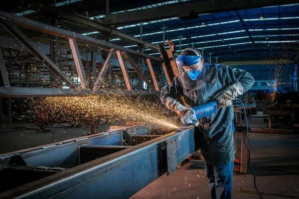 Metal Grinding with BOSCH ANGLE GRINDER GWS 26-230 in Steelwork