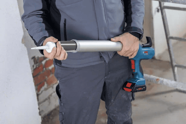 cordless caulk gun gcg 18v 600 06019c40013