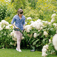 Bosch EasyGrassCut 18V-230 Cordless Grass Trimmer: Lightweight, Adjustable for Lawn Edging & Trimming