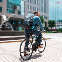EVERKI LIGHT BACKPACK | Fits up to 15.6 inch laptops | Hidden stash pocket | Felt-lined laptop and tablet pockets Everki