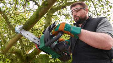 Bosch Cordless Chainsaw (Model: UniversalChain 18 -  06008B8001